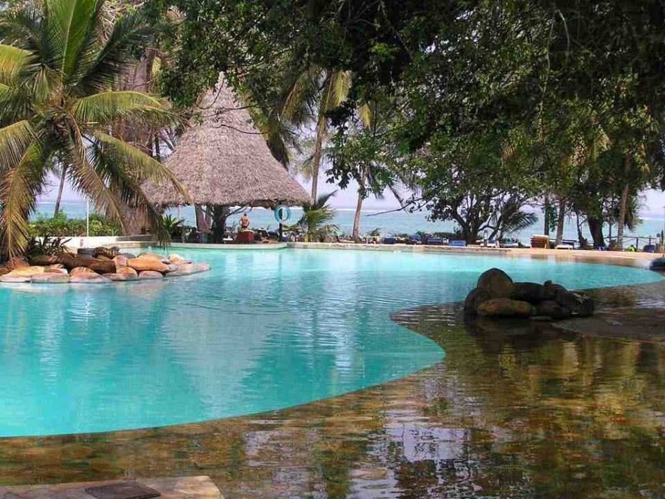 Pool mit Poolbar Hotel Papillon Lagoon Reef