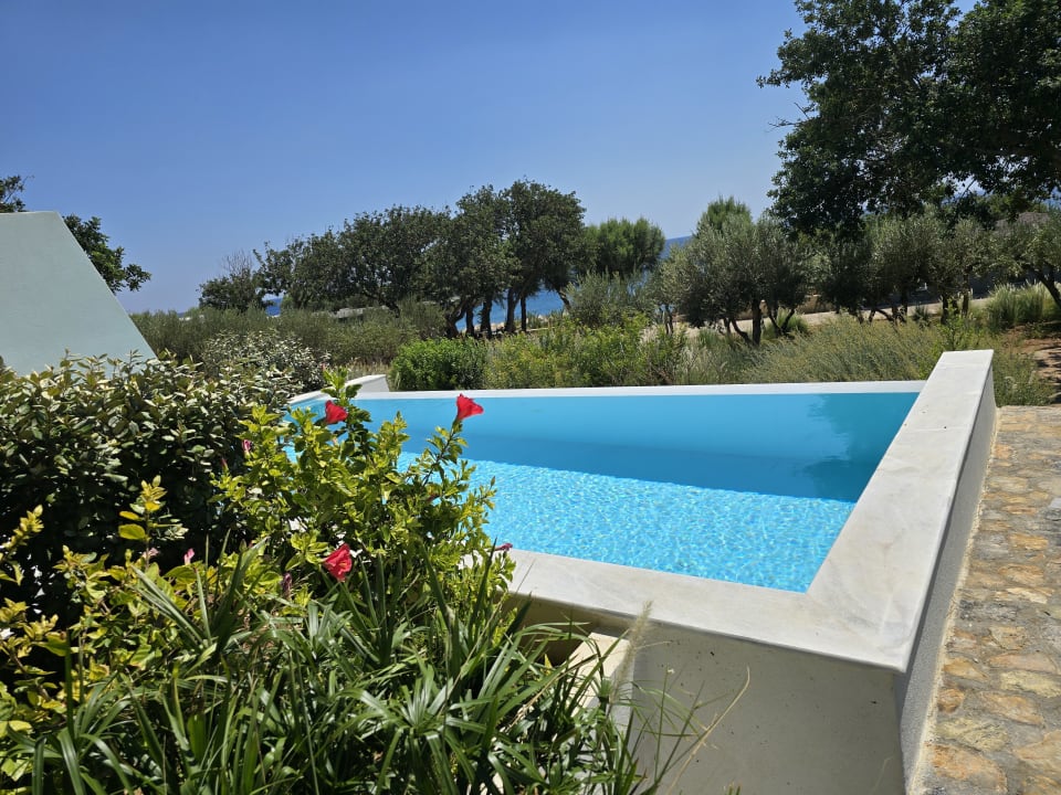 Pool Hotel Kakkos Bay
