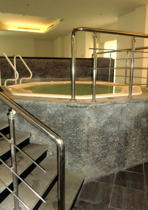 Jacuzzi im Cleo-Spa Cleopatra Luxury Resort Makadi Bay