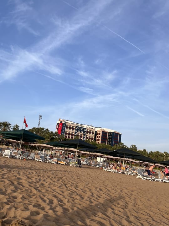 Strand Kamelya Aishen Club