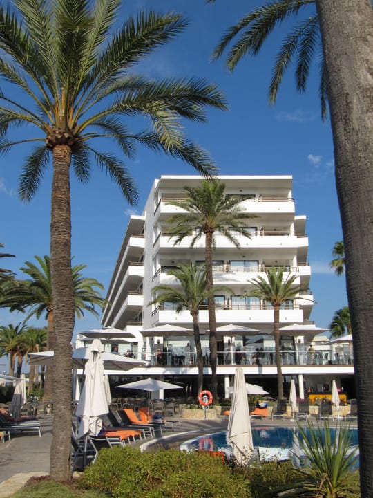 Blick vom Pool auf Hotel allsun Hotel Bahia del Este