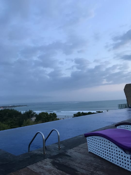 Pool Citadines Aparthotels Kuta Beach