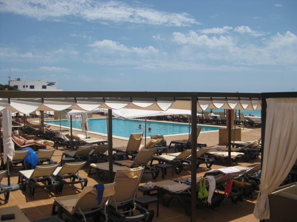 Blick auf den Pool von den Treppen aus Hotel Riu Palace La Mola