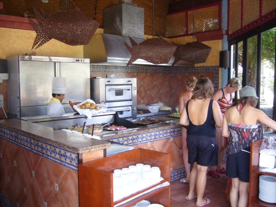 Mittagsschnacks an der Poolbar allsun App.-Hotel Albatros