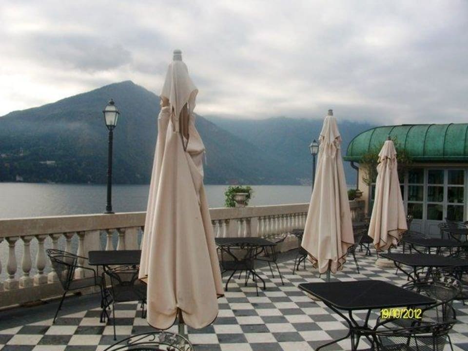 Ausblick auf die Hotelterrasse Grand Hotel Cadenabbia