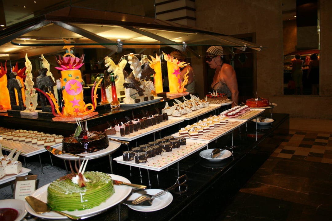 Teil des Dessertbüffet Voyage Belek Golf & Spa