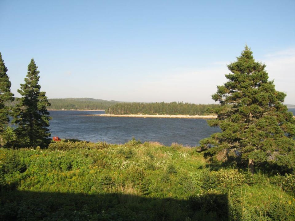 Blick vom Hotel auf die davor liegende Landschaft Hotel Seawind Landing Country Inn