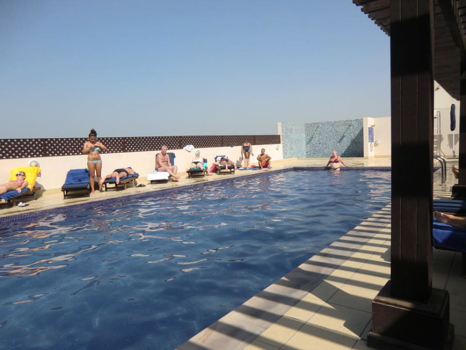 Hotelpool in der 8. Etage auf dem Dach Citymax Hotel Bur Dubai