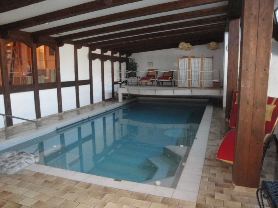 Der kleinere und wärmere Pool Hotel Tanneck