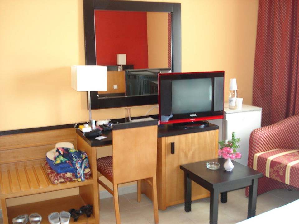 Zimmer mit TV (RTL und gelegentlich ZDF) Royal Lido Resort & Spa