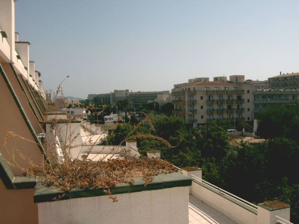 Blick vom Balkon auf die Hauptstrasse Hotel Mariant Park