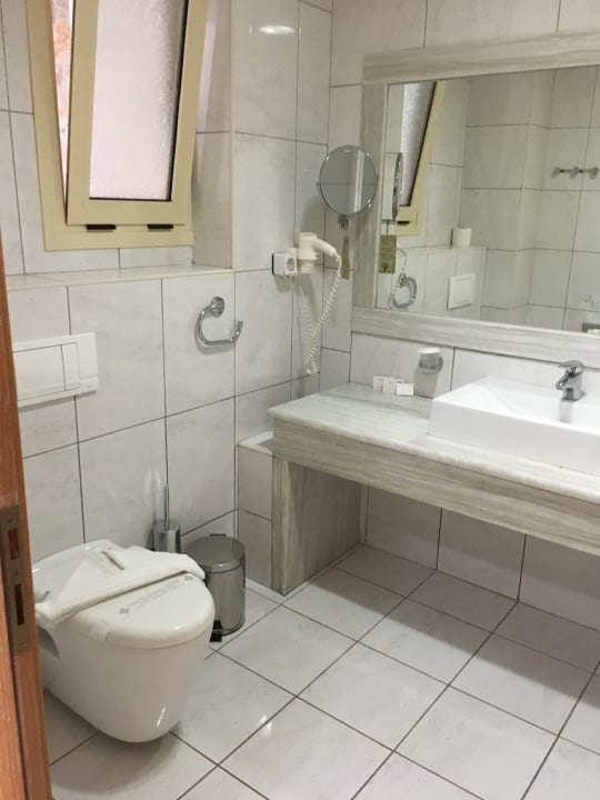 Zimmer Grand Blue Beach Hotel