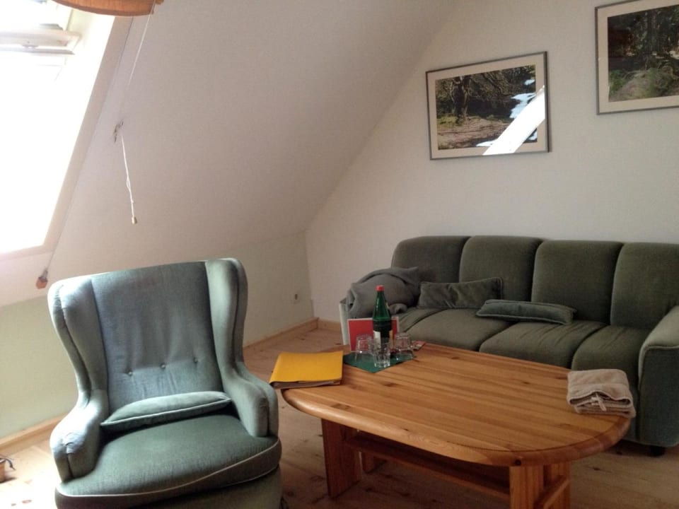 Zusammengetackertes altes Sofa Biohotel Kenners LandLust