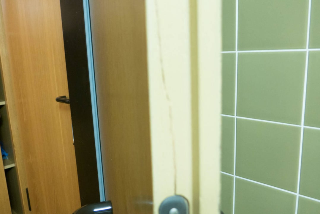 Defekte Tür Hotel am Regenbogen