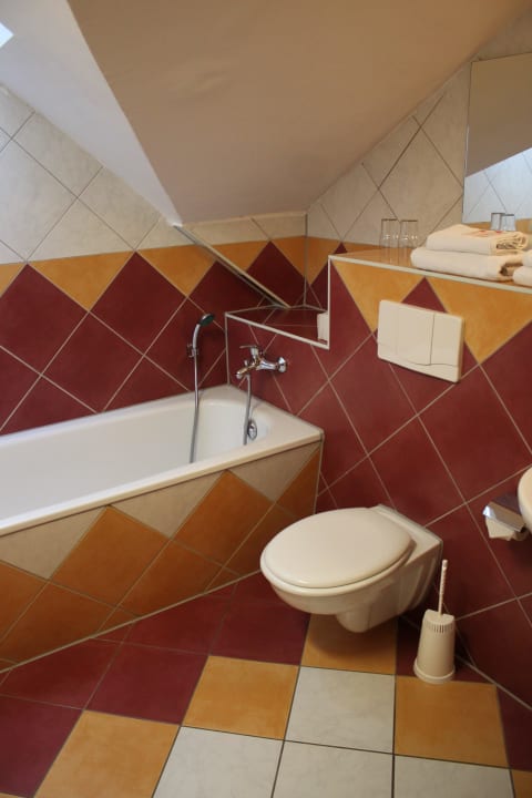 Bad mit Badewanne Gasthaus Waldhaus