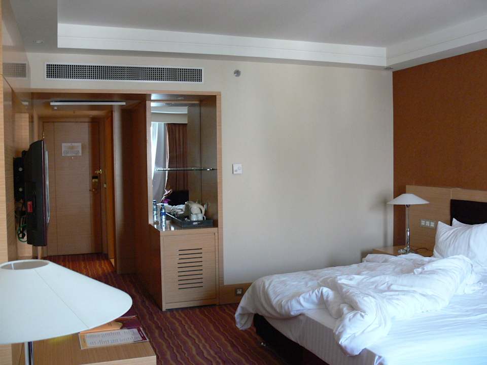 Zimmer und Flur Parsian Azadi Hotel