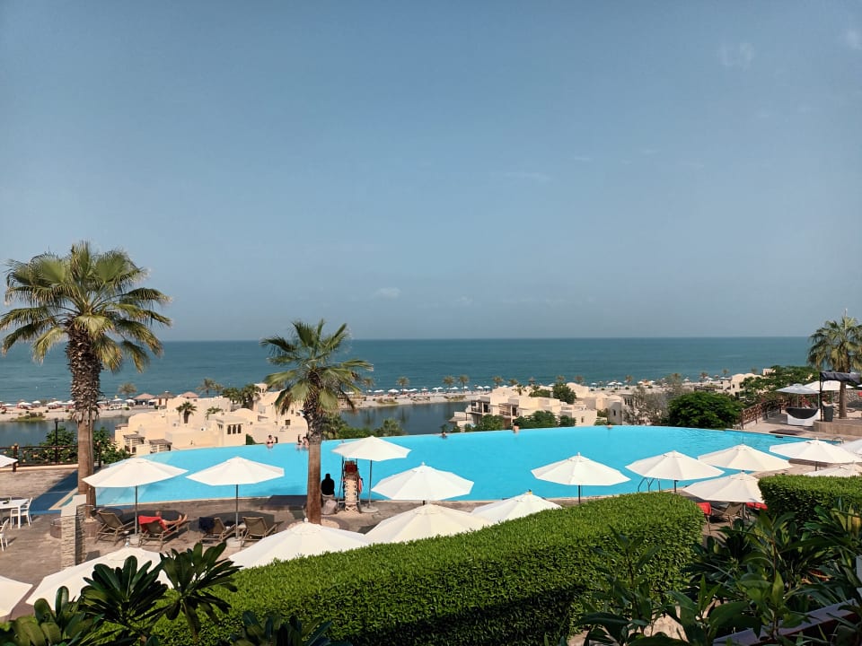 Pool The Cove Rotana Resort