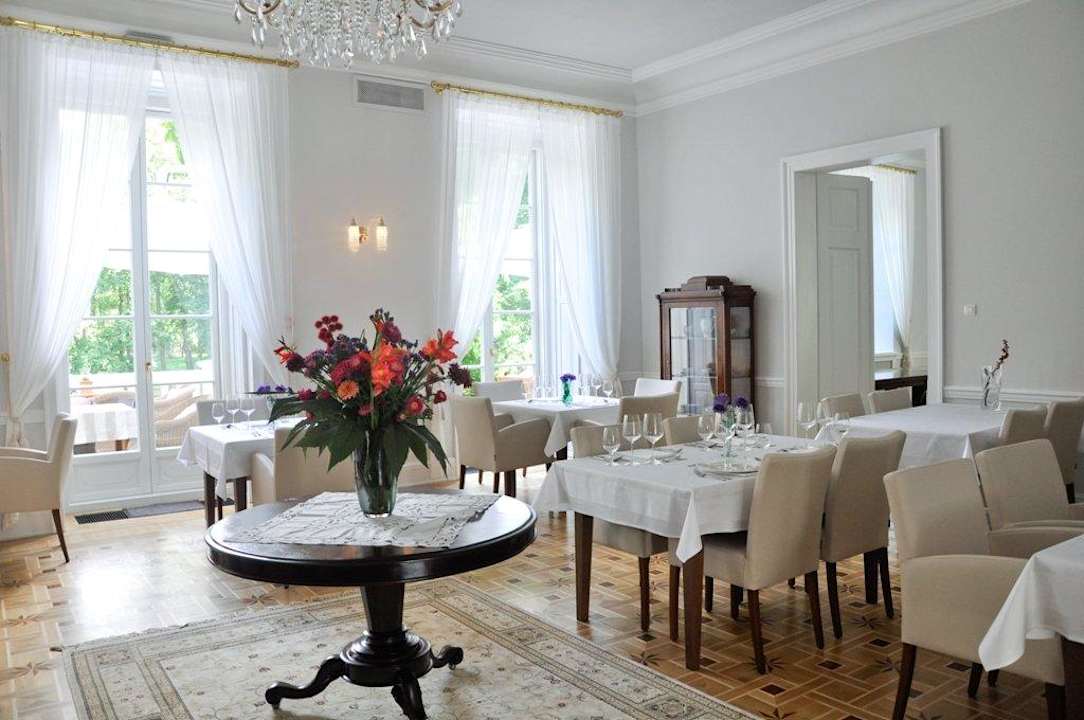 Sala restauracyjna Palast Cieleśnica