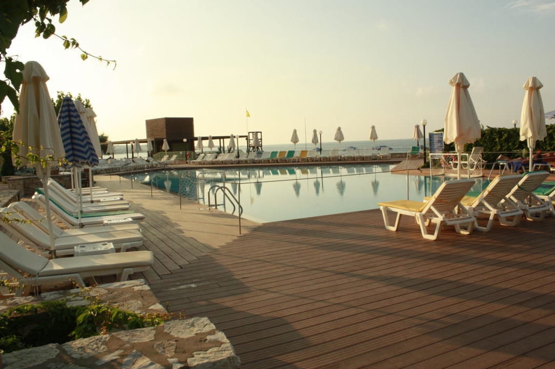 Basen z widokiem na morze Silva Beach Hotel