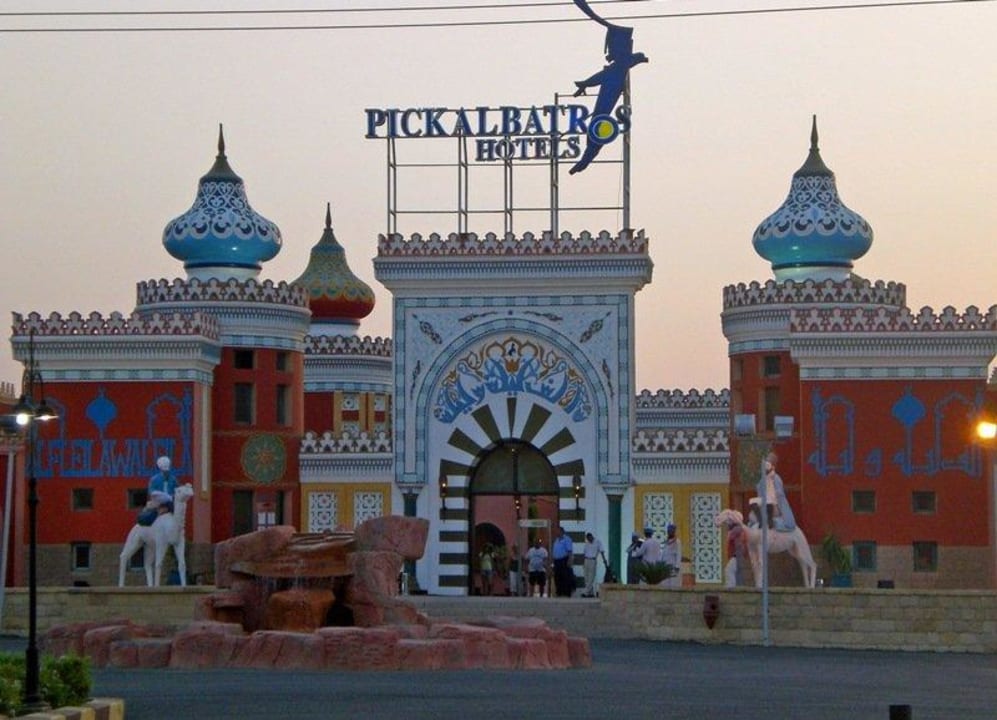 Eingang Pickalbatros Alf Leila Wa Leila Resort - Neverland Hurghada