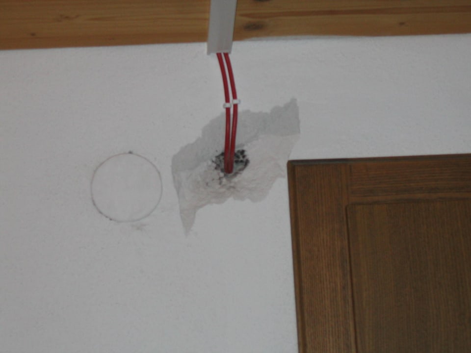 Unverputzter Wanddurchbruch Gasthof Bergheimat