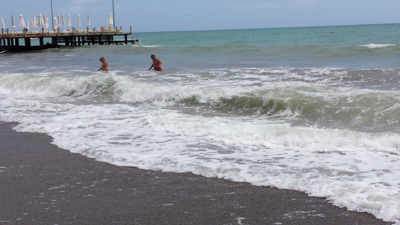 Hohe Wellen und viel Wind Anfang Juni Voyage Belek Golf & Spa