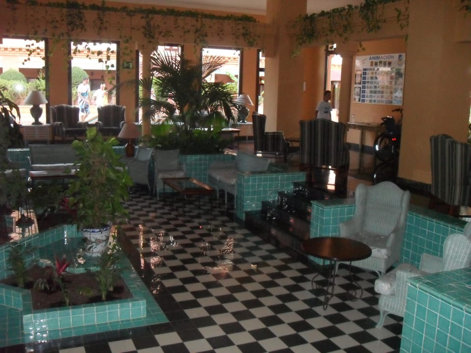 Die schön gestaltete Lobby Playacanela Hotel