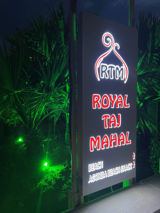 Außenansicht Royal Taj Mahal Hotel