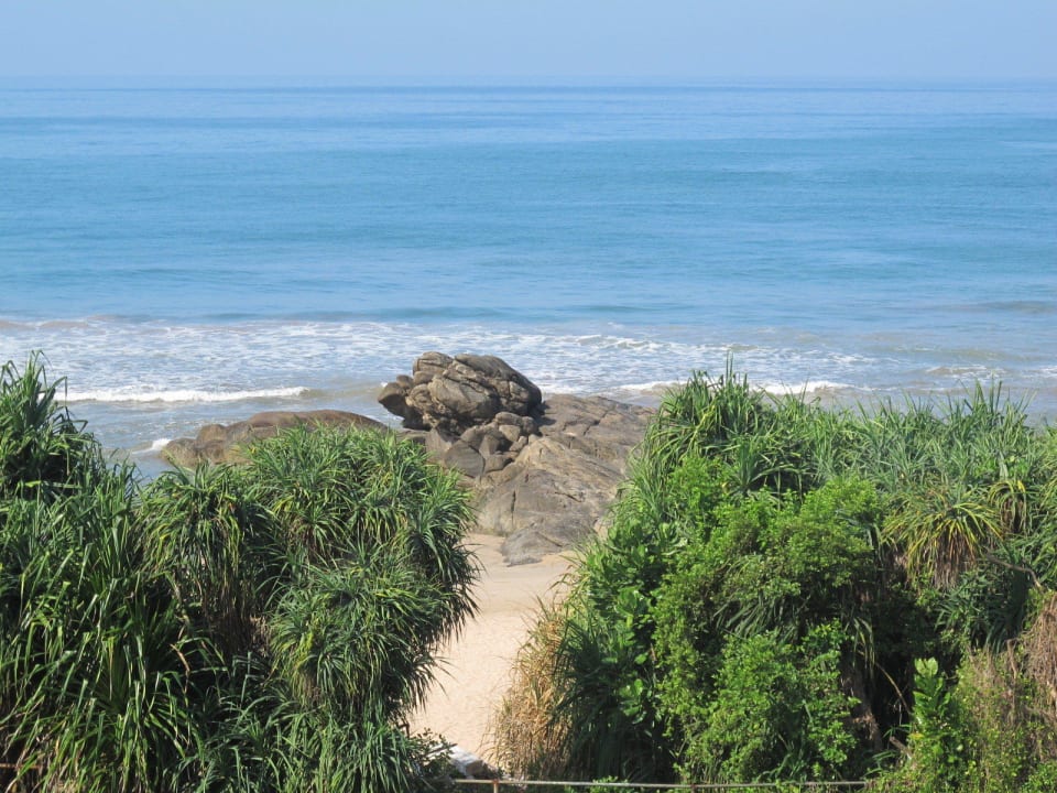 Felsengruppe im Meer Taj Bentota Resort & Spa