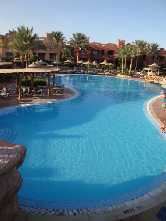 Pool über dem Wasserfall Charmillion Sea Life Resort