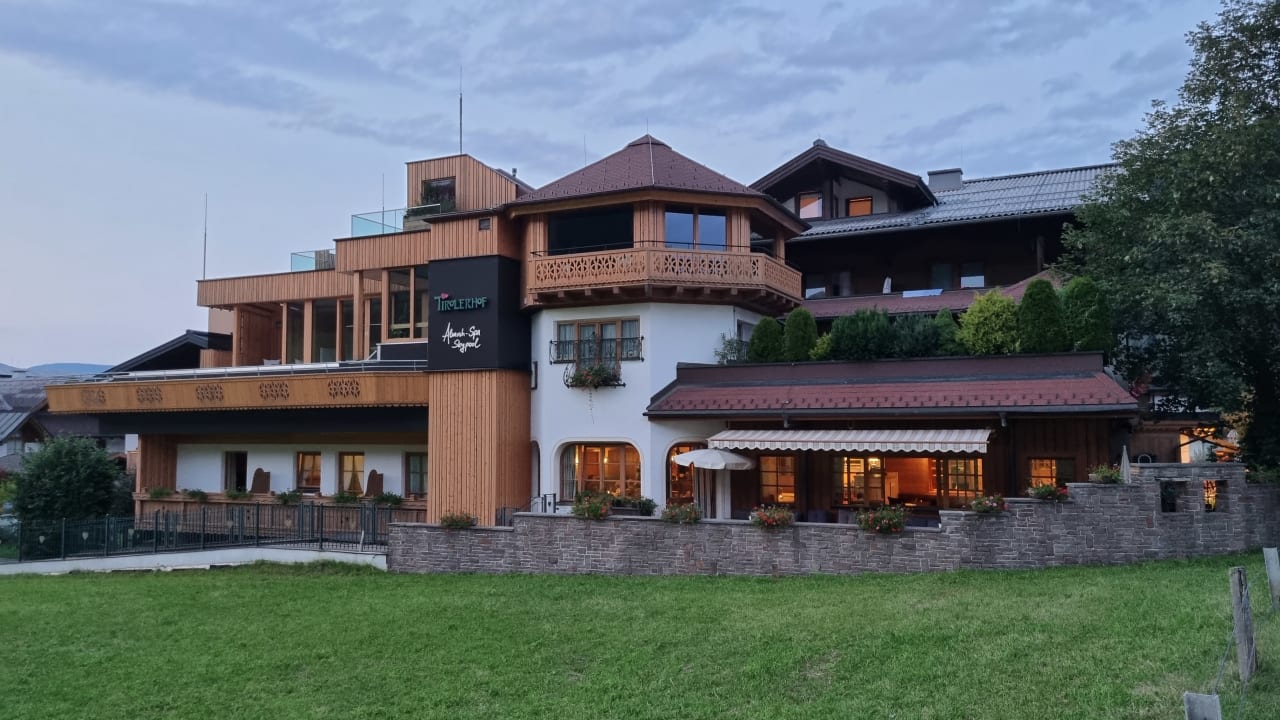 Außenansicht Hotel Tirolerhof