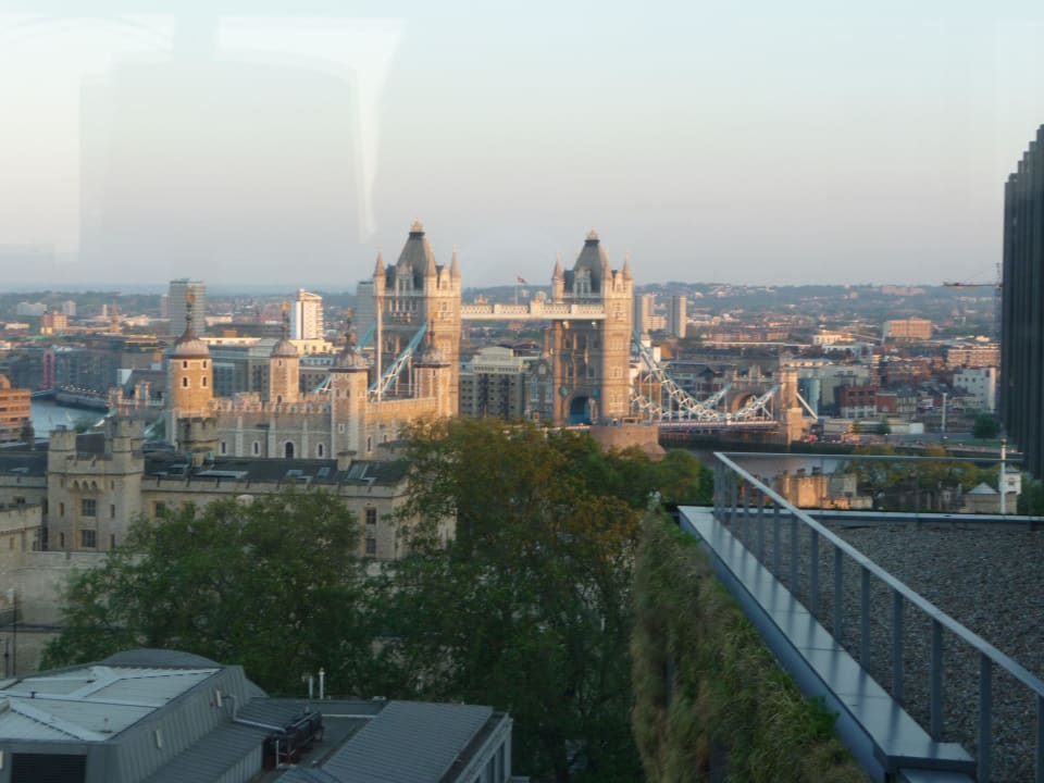 Blick vom Flur der zur Sky-Lounge führt DoubleTree by Hilton Hotel London - Tower of London