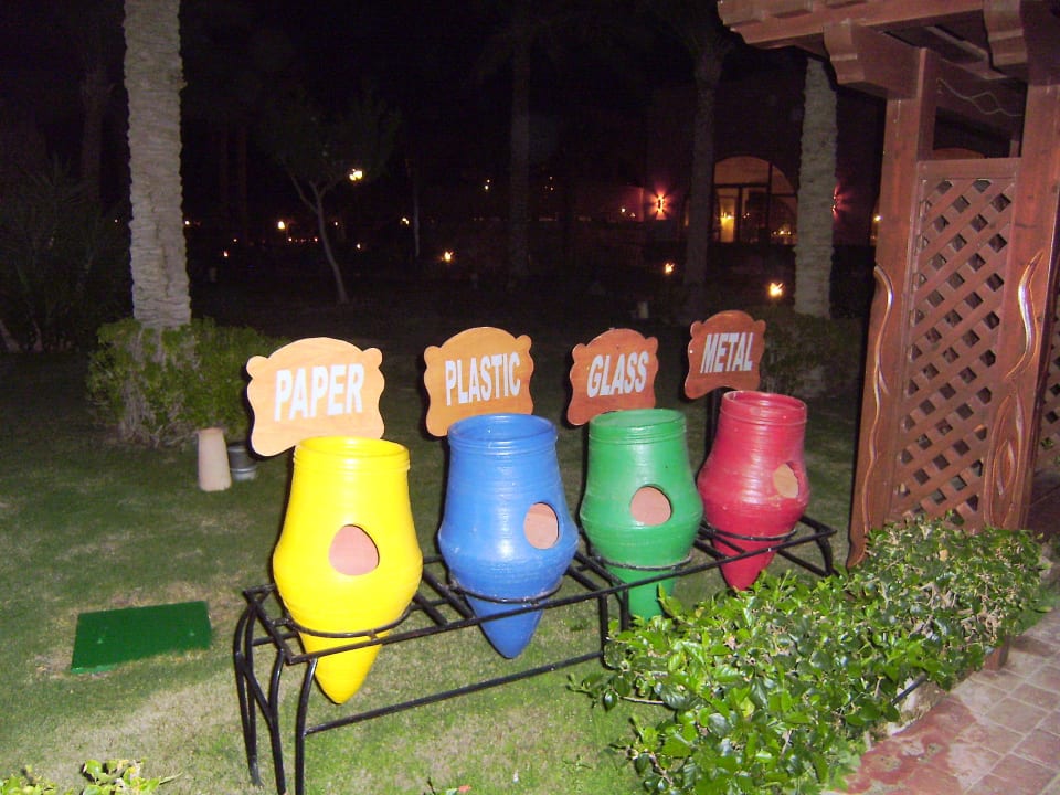 Сортировка мусора Swisstouch Oriental Resort Marsa Alam