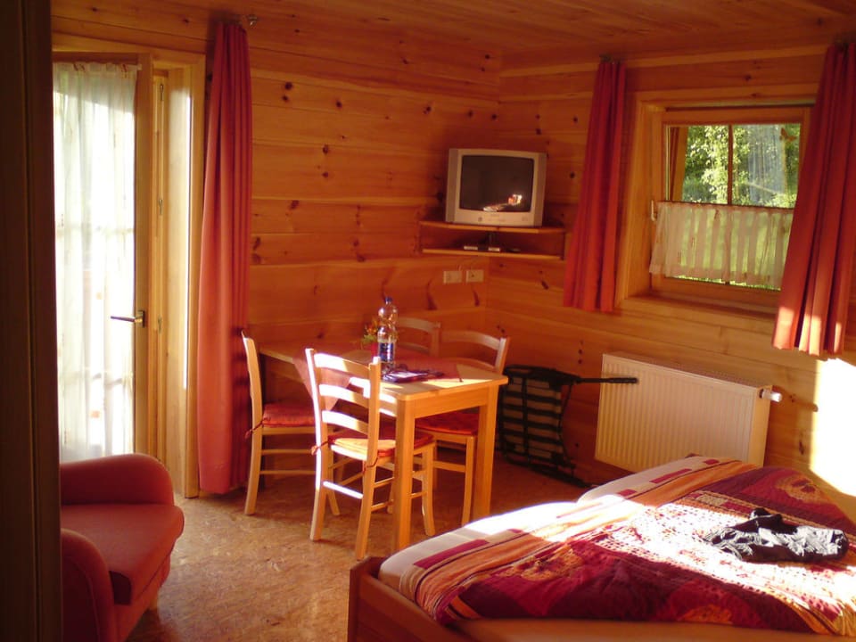 Raum mit Sitzecke Gästehaus Regenbogen