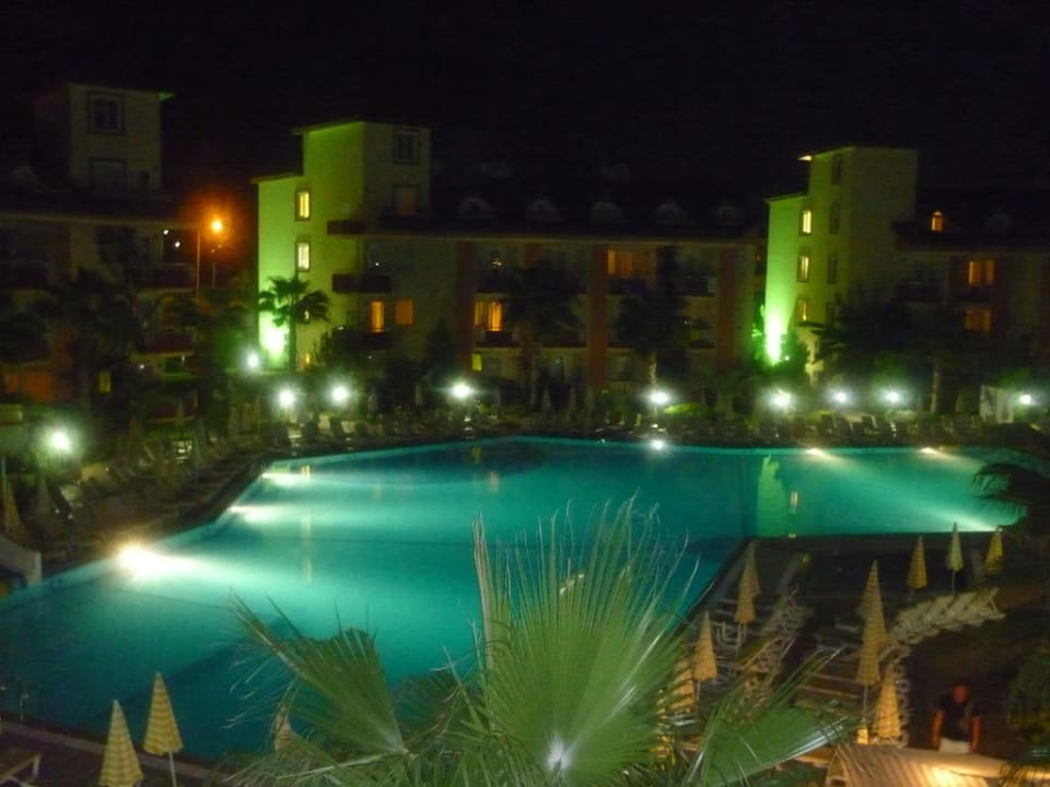 Hotelpool beim Nacht Hotel Orfeus Park