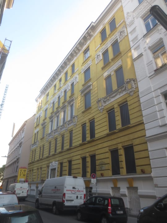 Außenansicht Carlton Opera Hotel