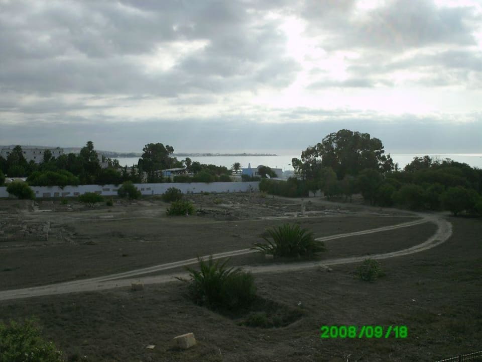 Ruhine hinter dem Hotel Hawai Beach Club