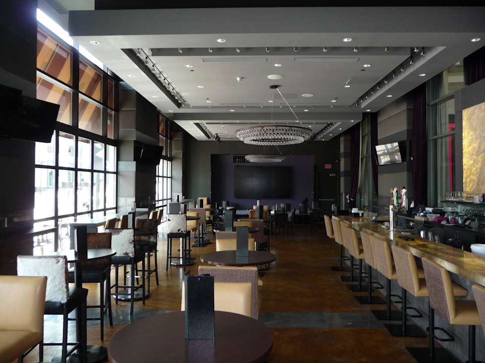 Spy - Lounge Hilton Niagara Falls / Fallsview Hotel & Suites