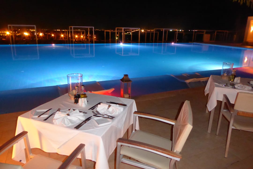 Pool-Diner am Abend Steigenberger Makadi Hotel - Adults only