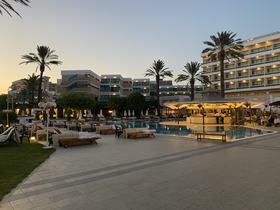 Pool TUI BLUE Pioneer Beach