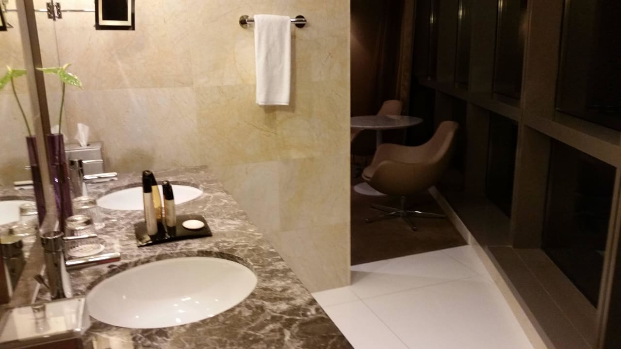 Bad Conrad Abu Dhabi Etihad Towers