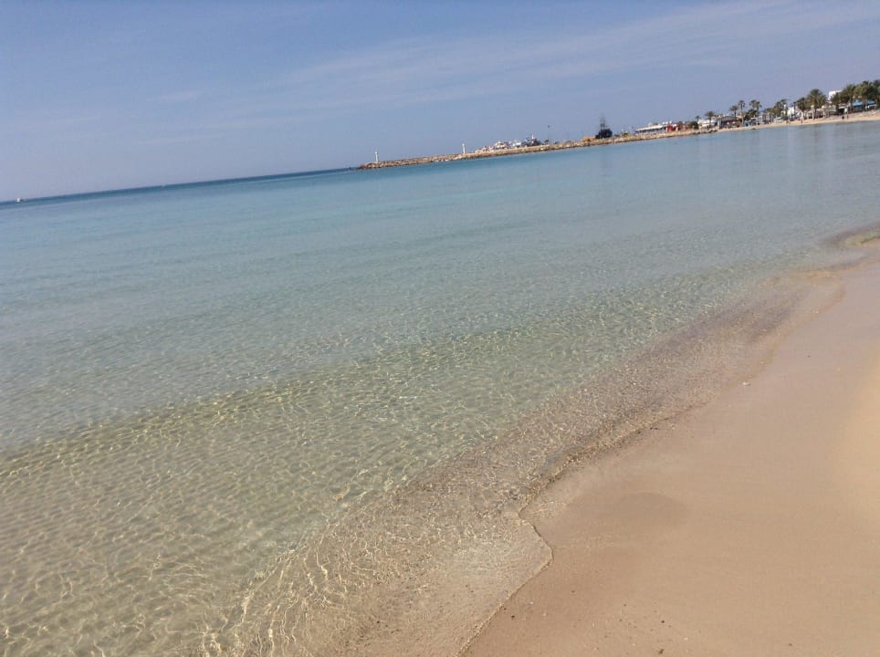 Strand vor dem Hotel Hotel Grecian Bay