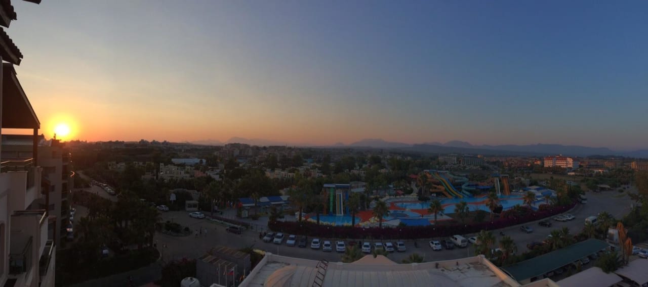 Ausblick Landseite Aquapark eines anderen Hotels   Bella Resort & Spa