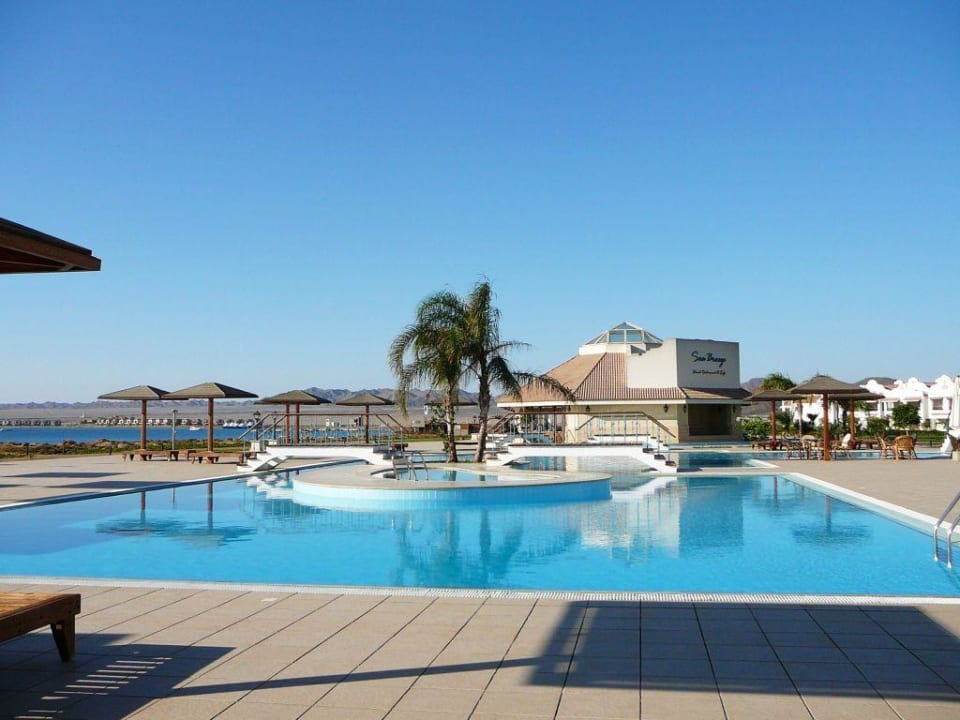 Pool-Landschaft Lahami Bay Beach Resort