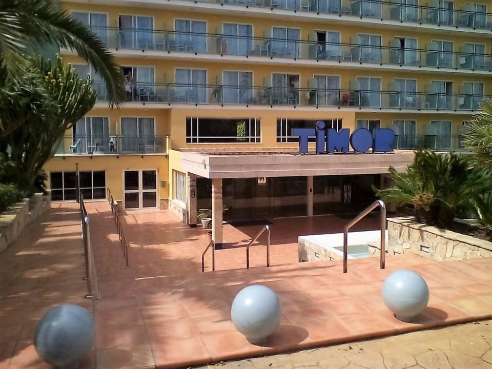 Haupteingang zum Hotel Hotel Timor