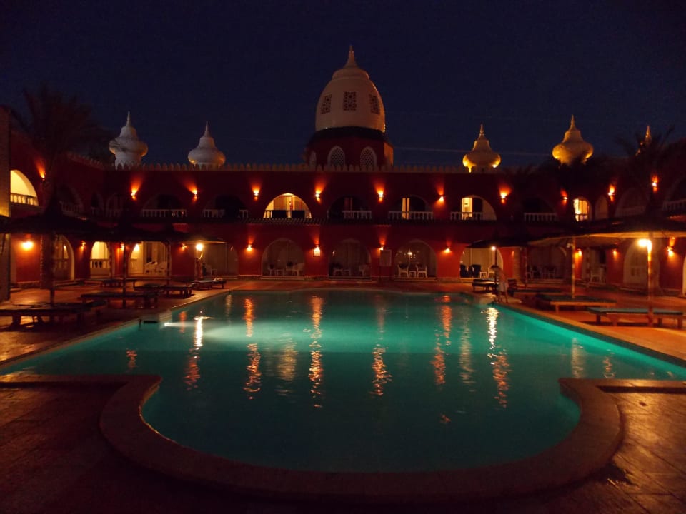 Бассейн ночью Pickalbatros Alf Leila Wa Leila Resort - Neverland Hurghada