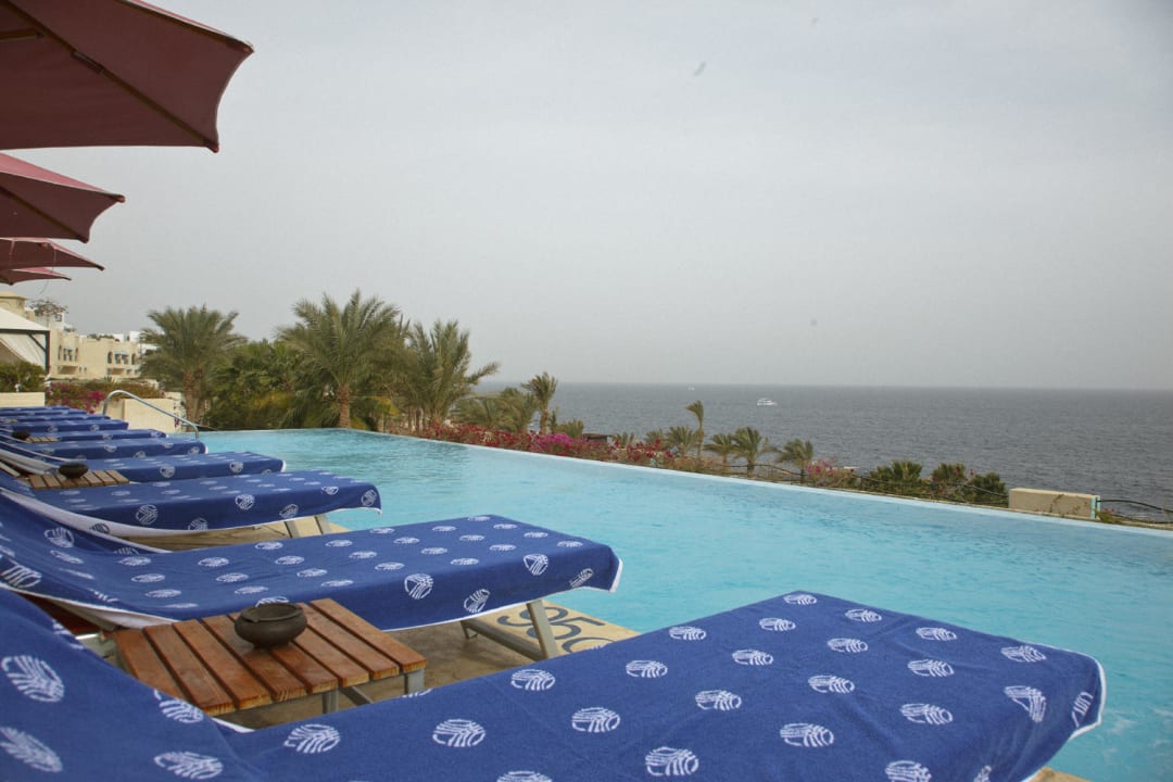 Infinity Jaccuzi Grand Rotana Resort & Spa