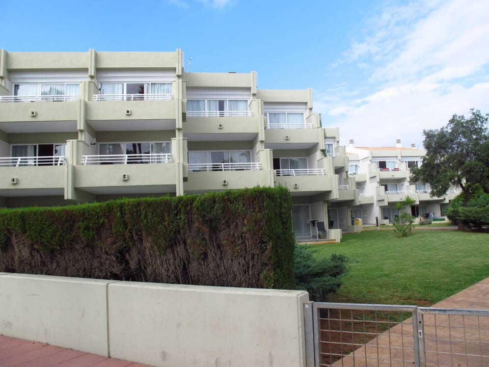 Blick auf Wohnblocks Hipotels Mediterraneo Club