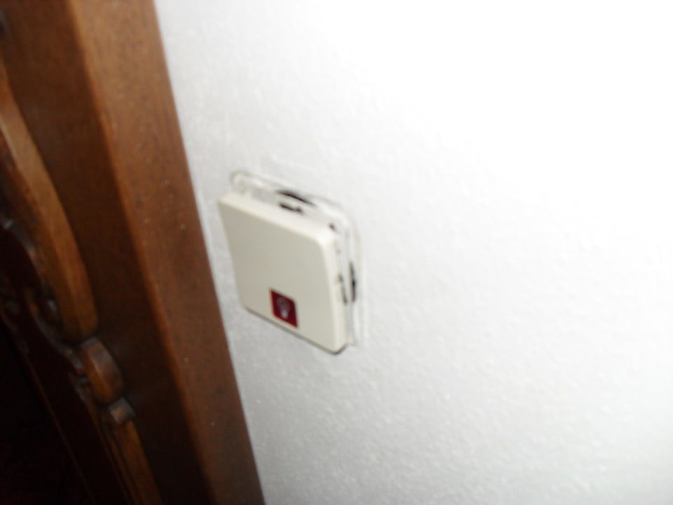 Kaputter Lichtschalter Hotel Jagdhaus Berwang
