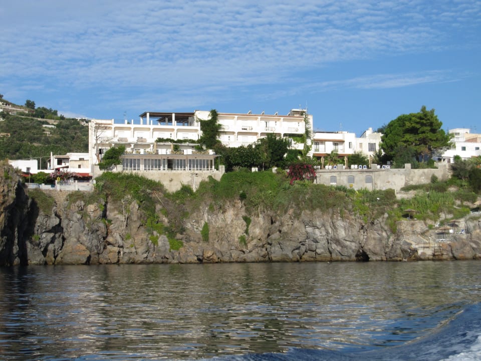 Blick vom Boot zum Hotel Hotel Giardino sul Mare
